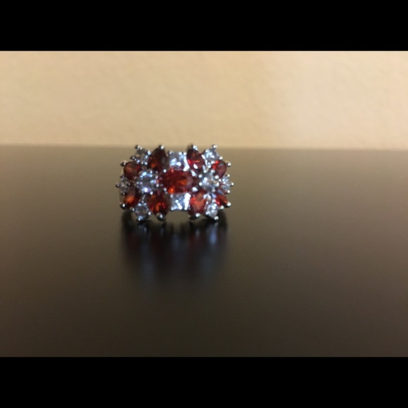 Gorgeous, flashy ring. BRAND NEW! - Picture 3 of 4